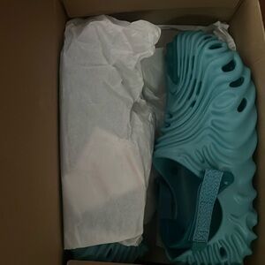 Salehe Bembury crocs